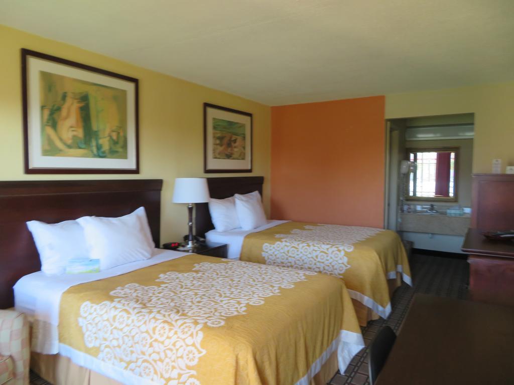 Days Inn By Wyndham Blytheville Εξωτερικό φωτογραφία