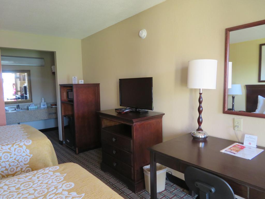 Days Inn By Wyndham Blytheville Εξωτερικό φωτογραφία